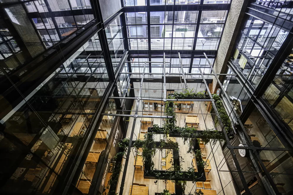 Detalhe de uma estrutura metálica de construção